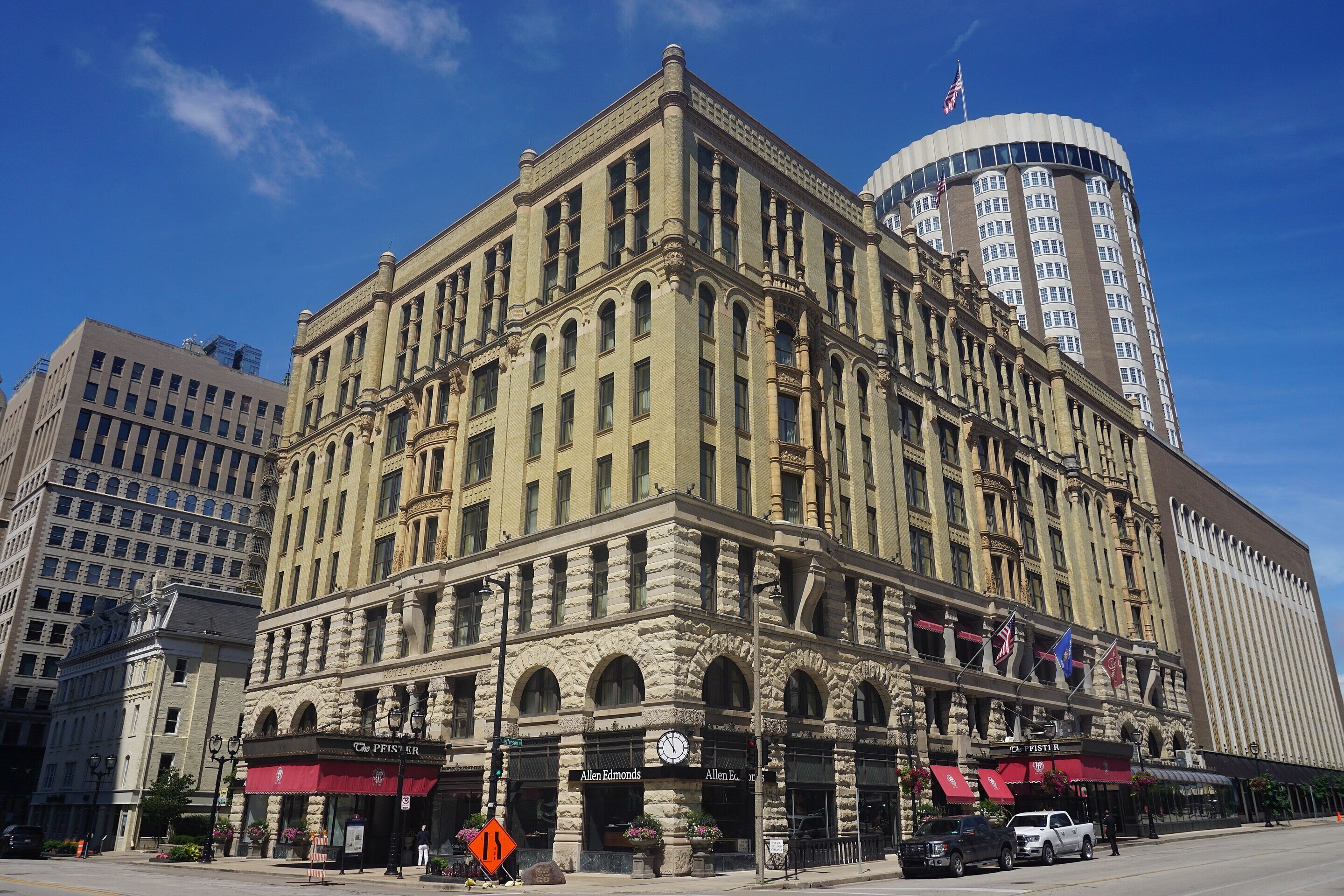Pfister Hotel